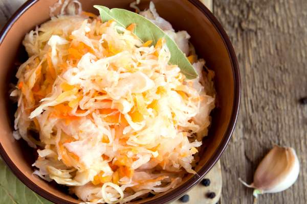 Салат с капустой и арахисом