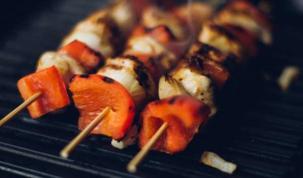 Мясо на зубочистках Мясо на зубочистках