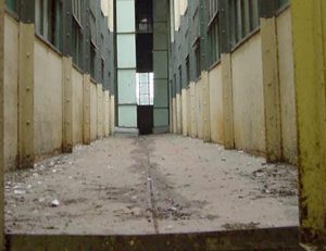 Мир в изгнании подобен тюрьме Мир в изгнании подобен тюрьме