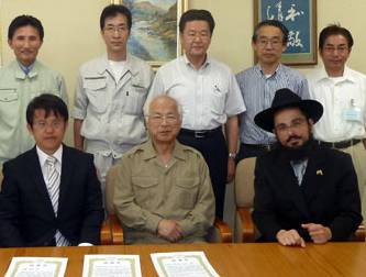 Правительство Японии благодарит посланника Короля Мошиаха