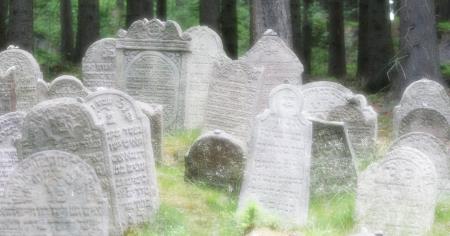 Запрет размещать изображение умершего на надгробном камне