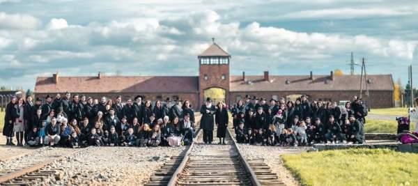 Рав Мангель и его 106 потомков в Освенциме. Фото: jewish.giant