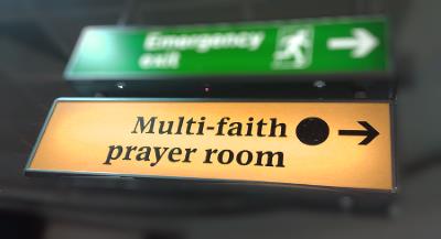 Можно ли молиться в помещении для различных религий?