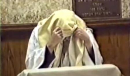 Ребе благословляет накануне  Йом-Кипура (1986)