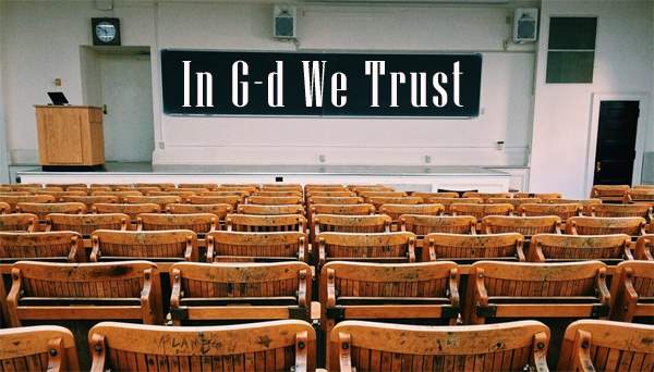 Лозунг «Мы верим в Б-га» в школах Южной Дакоты