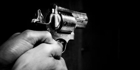 Пистолет, промахнувшийся дважды Пистолет, промахнувшийся дважды