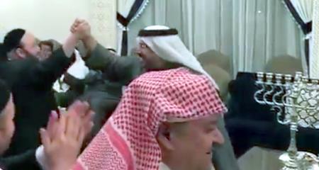 Евреи и мусульмане в Бахрейне празднуют Хануку