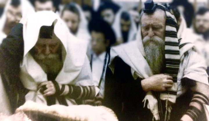 Реб Хаим Серебрянский на молитве возле Ребе Короля Мошиаха