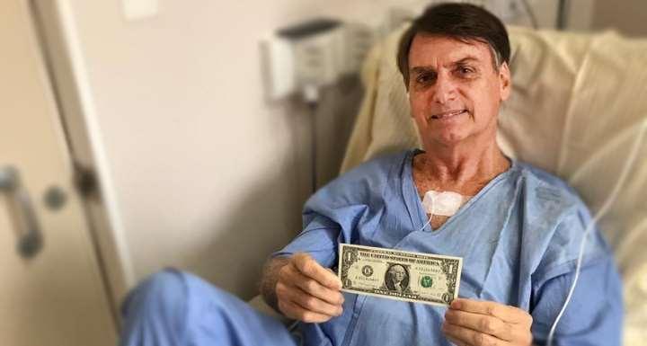 Жаир Болсонару с долларом Ребе Жаир Болсонару с долларом Ребе